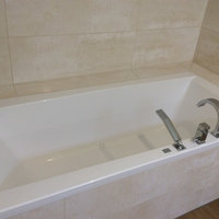 eingebaute Badewanne von TEJM BAU